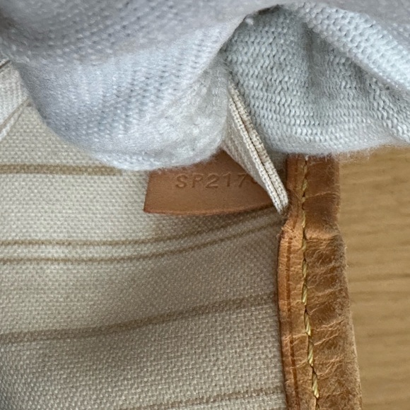 Louis Vuitton Neverfull MM tote bag in Damier Azur - Picture 10 of 15